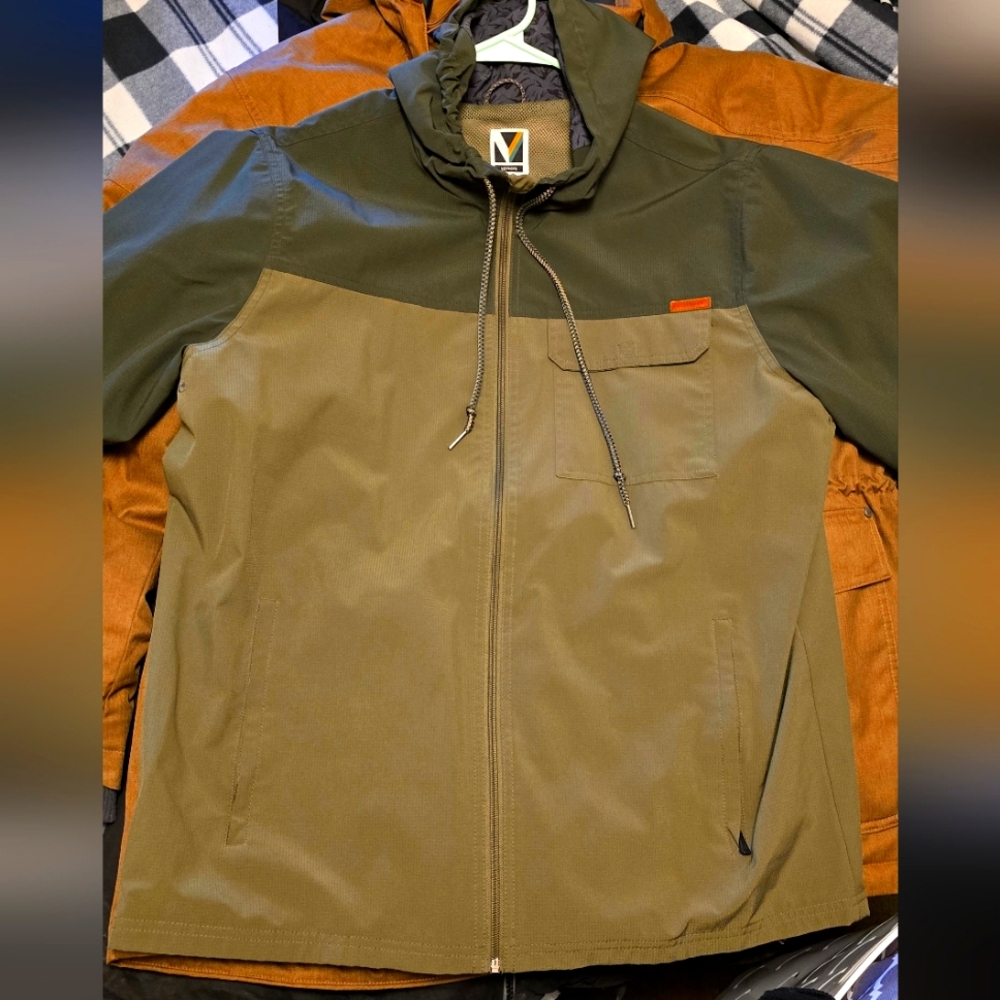 Voyager Windbreaker